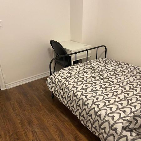 Budget Quad Room With En Suite Bathroom 36B Toronto Eksteriør bilde