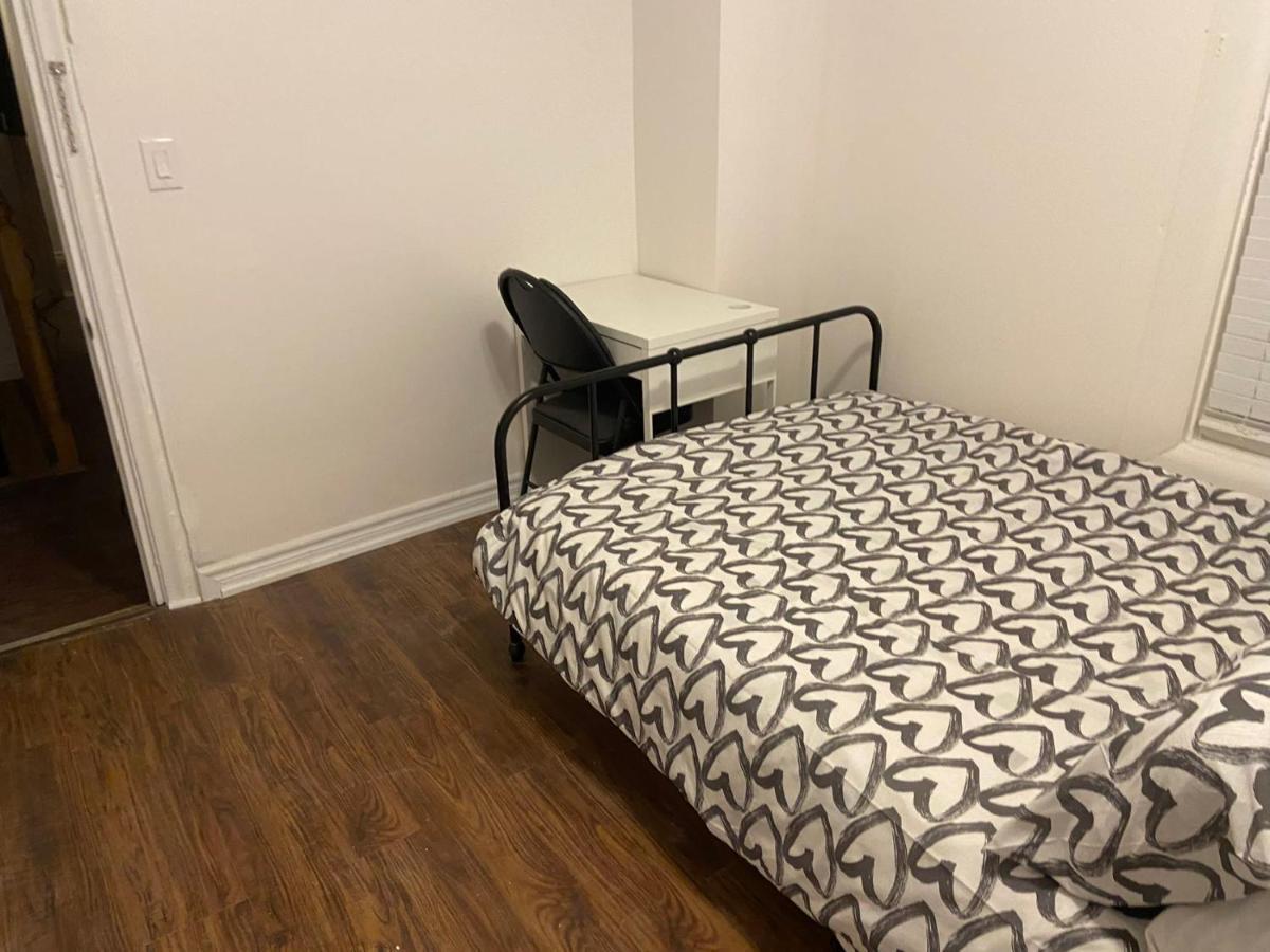 Budget Quad Room With En Suite Bathroom 36B Toronto Eksteriør bilde
