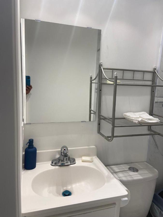 Budget Quad Room With En Suite Bathroom 36B Toronto Eksteriør bilde